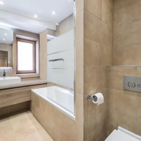 Duplex Renove Avec Parking, Proche Centre Et Remontees, Navette Et Bus A Deux Pas - Fr-1-567-41